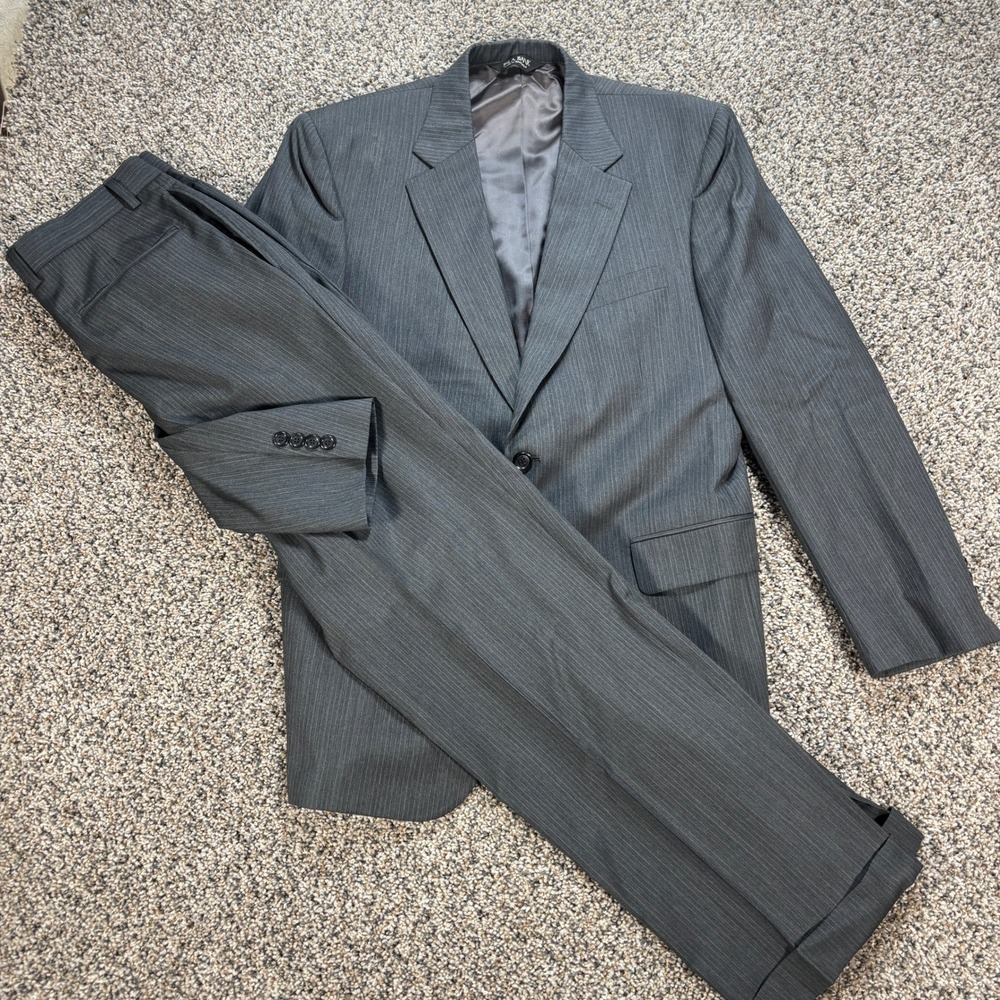Jos A Bank Men's 39R Suit Wool Charcoal Grey Pinstripe 2 Button 03674-00413
